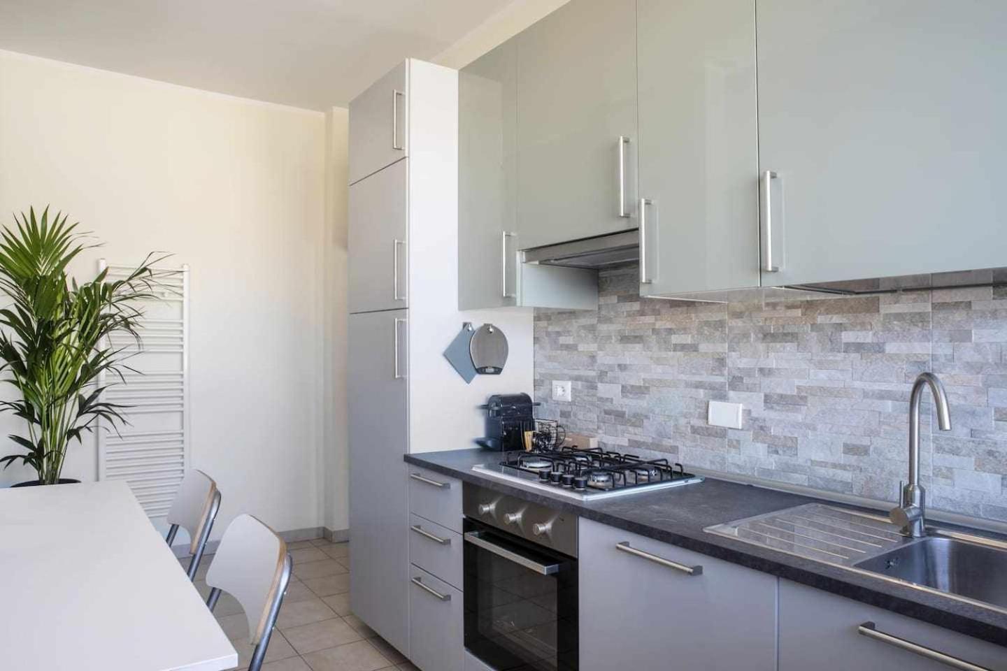 Suite La Montagnola Park 200M Stazione Centrale Bolonia Exterior foto